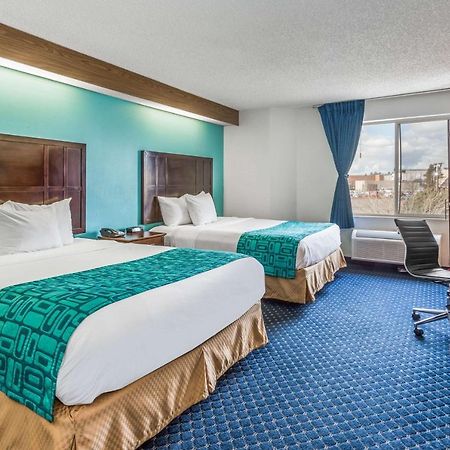 Howard Johnson By Wyndham Vancouver Hotel & Suites Bagian luar foto