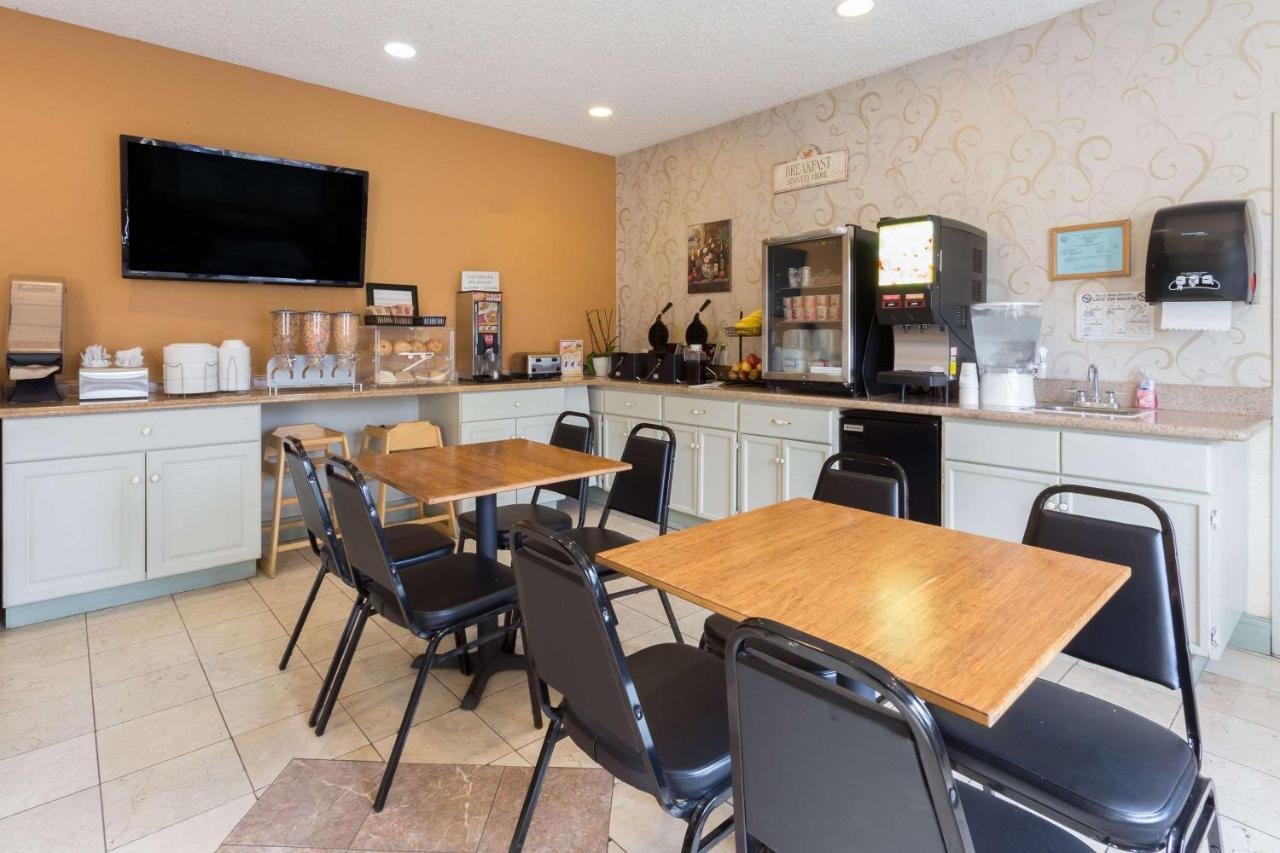 Howard Johnson By Wyndham Vancouver Hotel & Suites Bagian luar foto