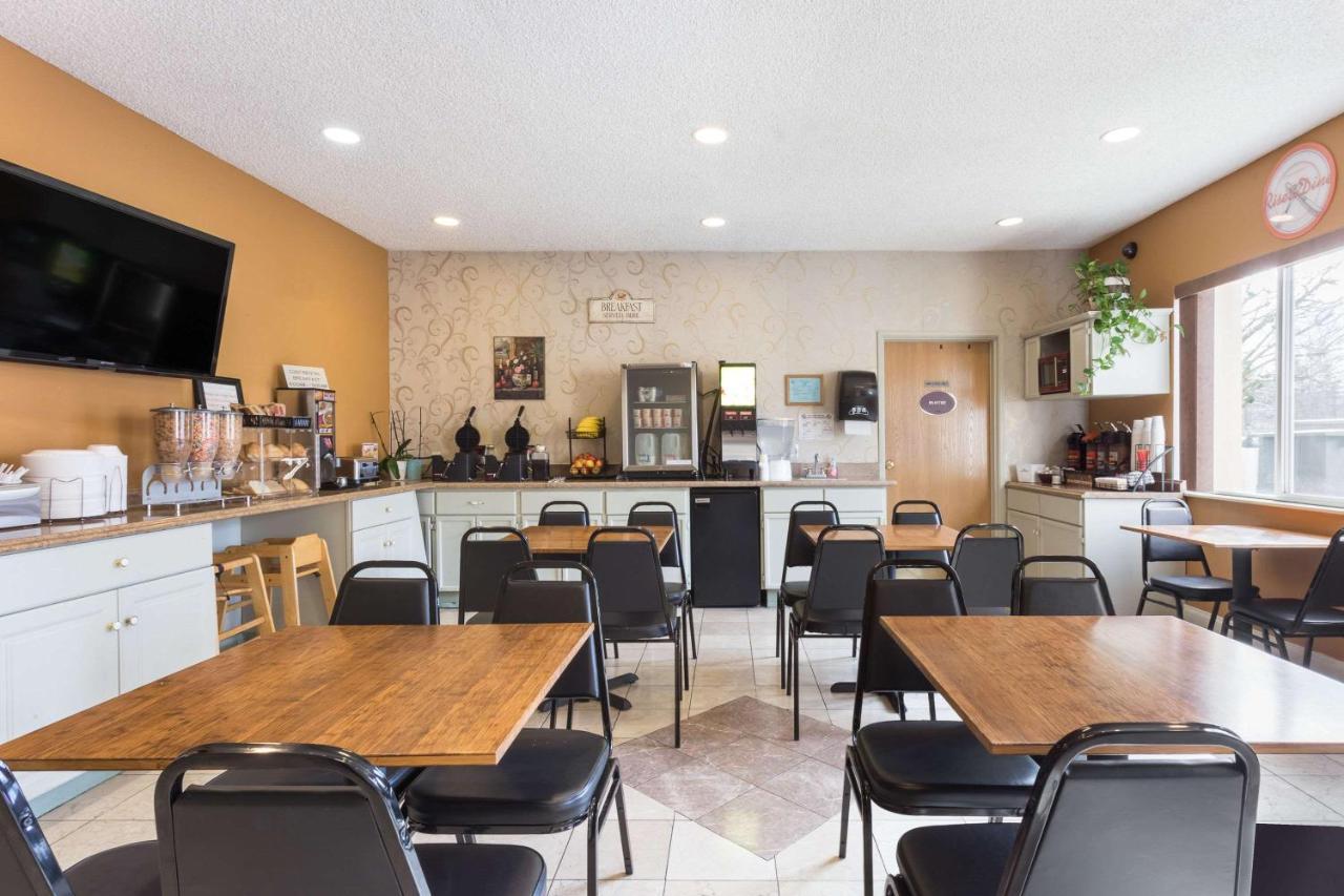 Howard Johnson By Wyndham Vancouver Hotel & Suites Bagian luar foto