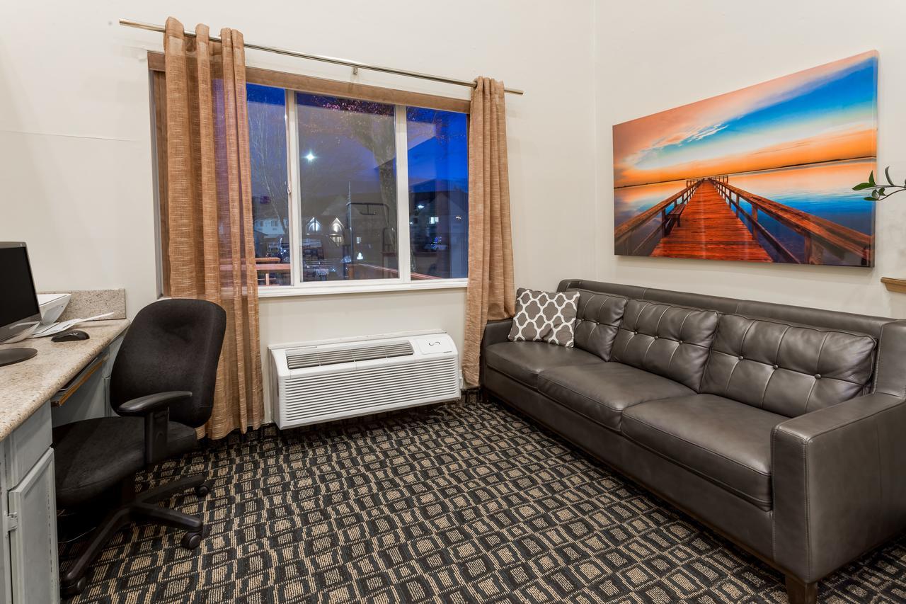 Howard Johnson By Wyndham Vancouver Hotel & Suites Bagian luar foto