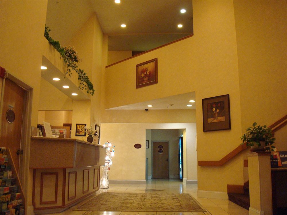Howard Johnson By Wyndham Vancouver Hotel & Suites Bagian luar foto