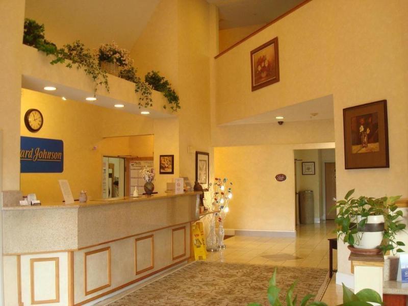 Howard Johnson By Wyndham Vancouver Hotel & Suites Bagian luar foto