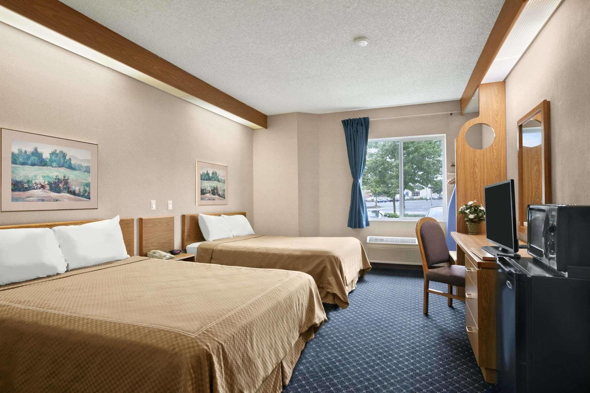 Howard Johnson By Wyndham Vancouver Hotel & Suites Bagian luar foto