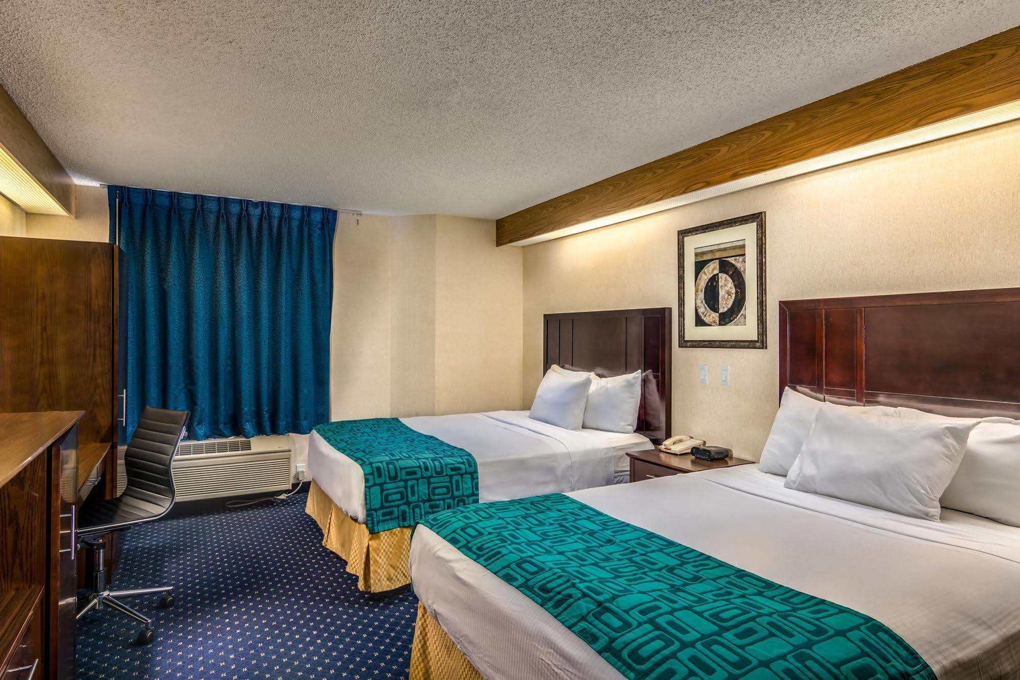 Howard Johnson By Wyndham Vancouver Hotel & Suites Bagian luar foto