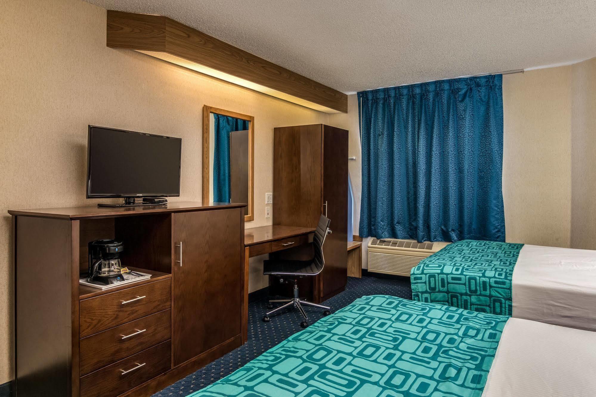 Howard Johnson By Wyndham Vancouver Hotel & Suites Bagian luar foto