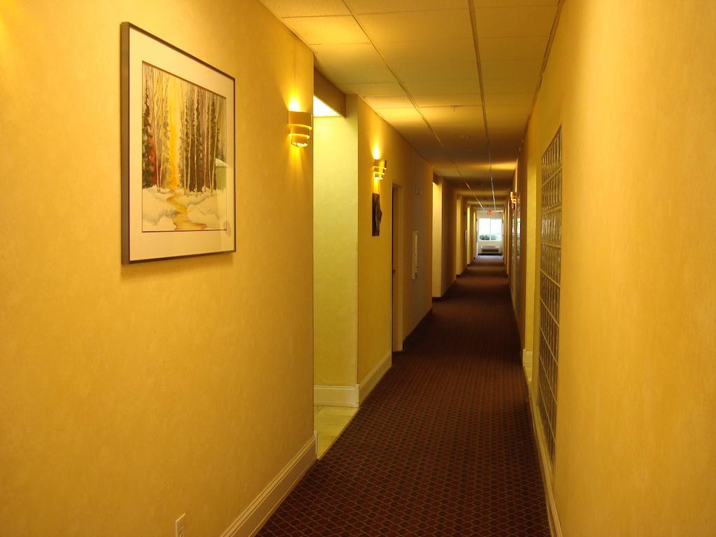 Howard Johnson By Wyndham Vancouver Hotel & Suites Bagian luar foto